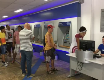 O QUE VAI FUNCIONAR NO FERIADÃO