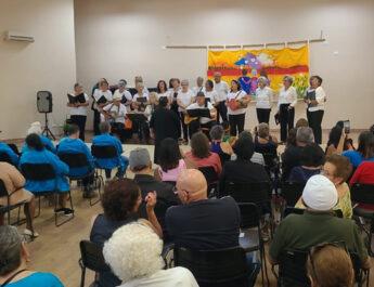 CASAS DO IDOSO: HOMENAGENS ÀS MÃES