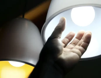 LUZ: BANDEIRA AMARELA EM JULHO