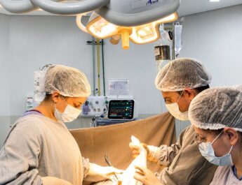 AMPLIA CIRURGIA VASCULARES NO HM
