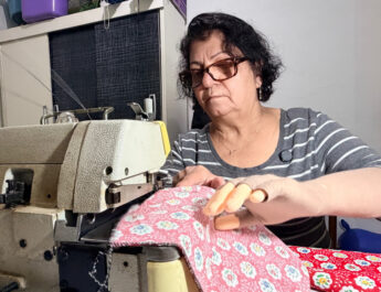 AUTONOMIA E ESPERANÇA À COSTUREIRA