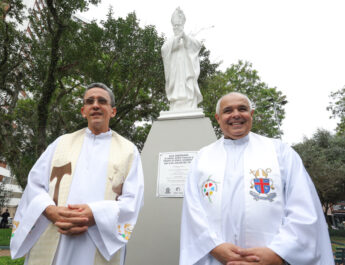 ESTÁTUA HOMENAGEM A JOÃO PAULO II